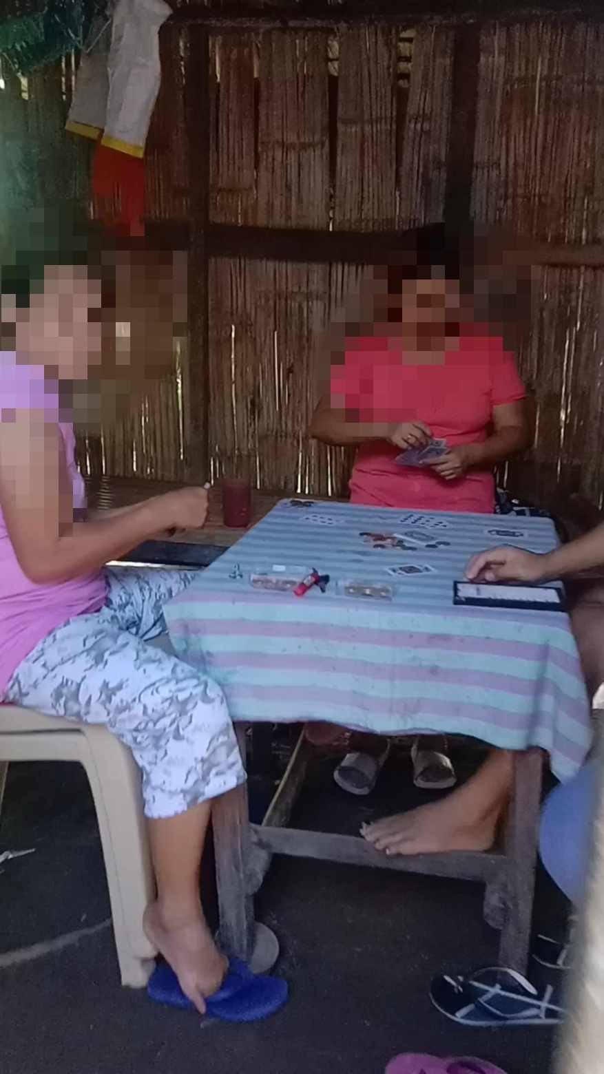 Tiklo ang tulong babaeng sangkot sa iligal na sugal matapos ang ikinasang operasyon kan awtoridad sa Purok 4, Barangay Cabanb