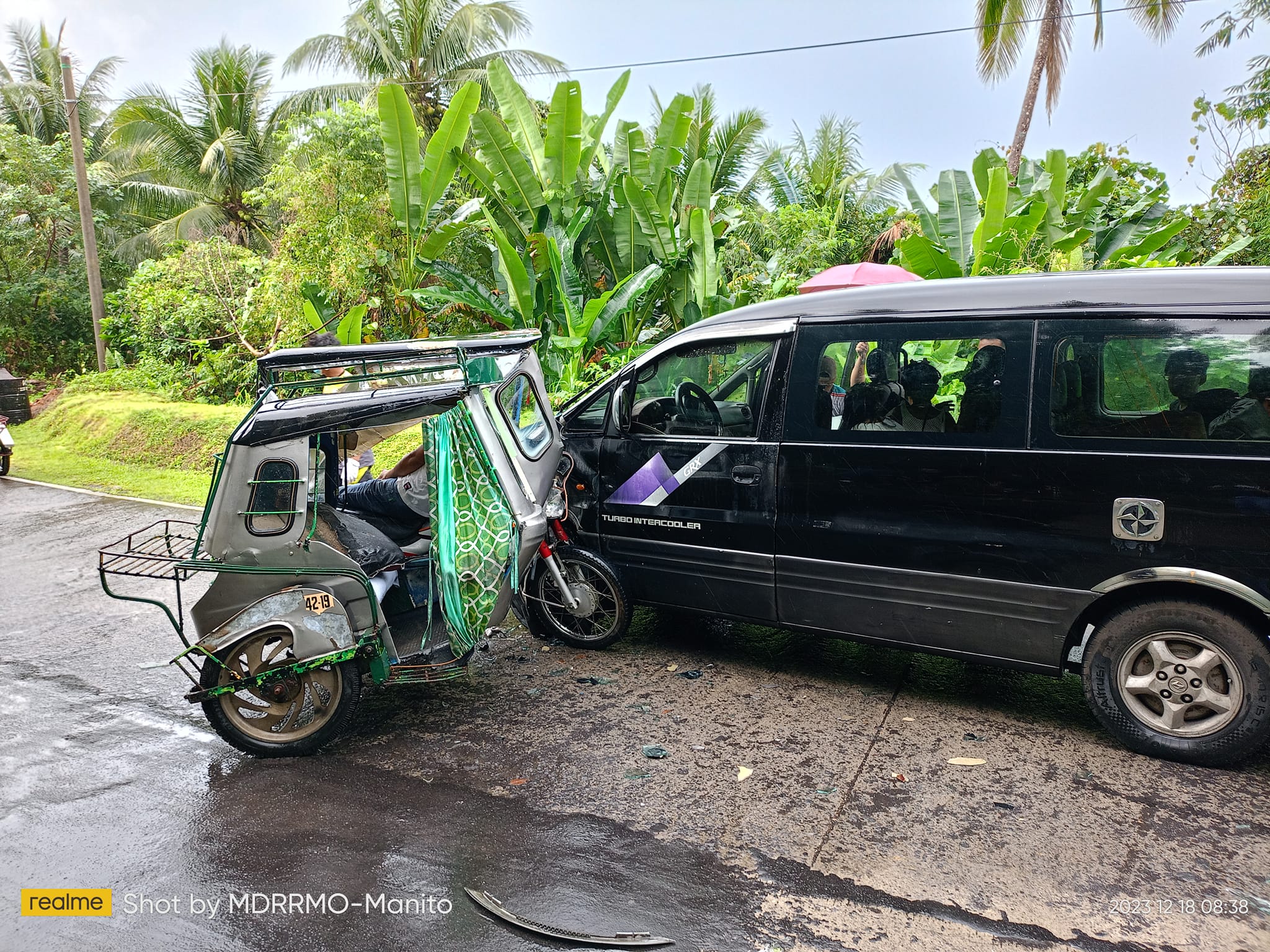 'SARONG TRICYCLE ASIN SARONG VAN NAGKASALPUKAN SA MANITO, ALBAY'
